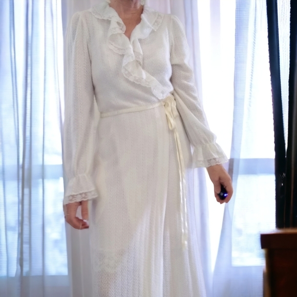 Vtg Lace Peignoir Dressing Gown - Picture 4 of 15